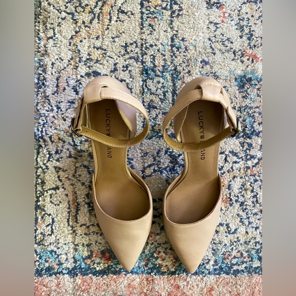 Lucky brand nude pumps in size 8
